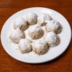 Almond flour wedding cookies &ndash; high-protein cottage cheese dessert with protein powder