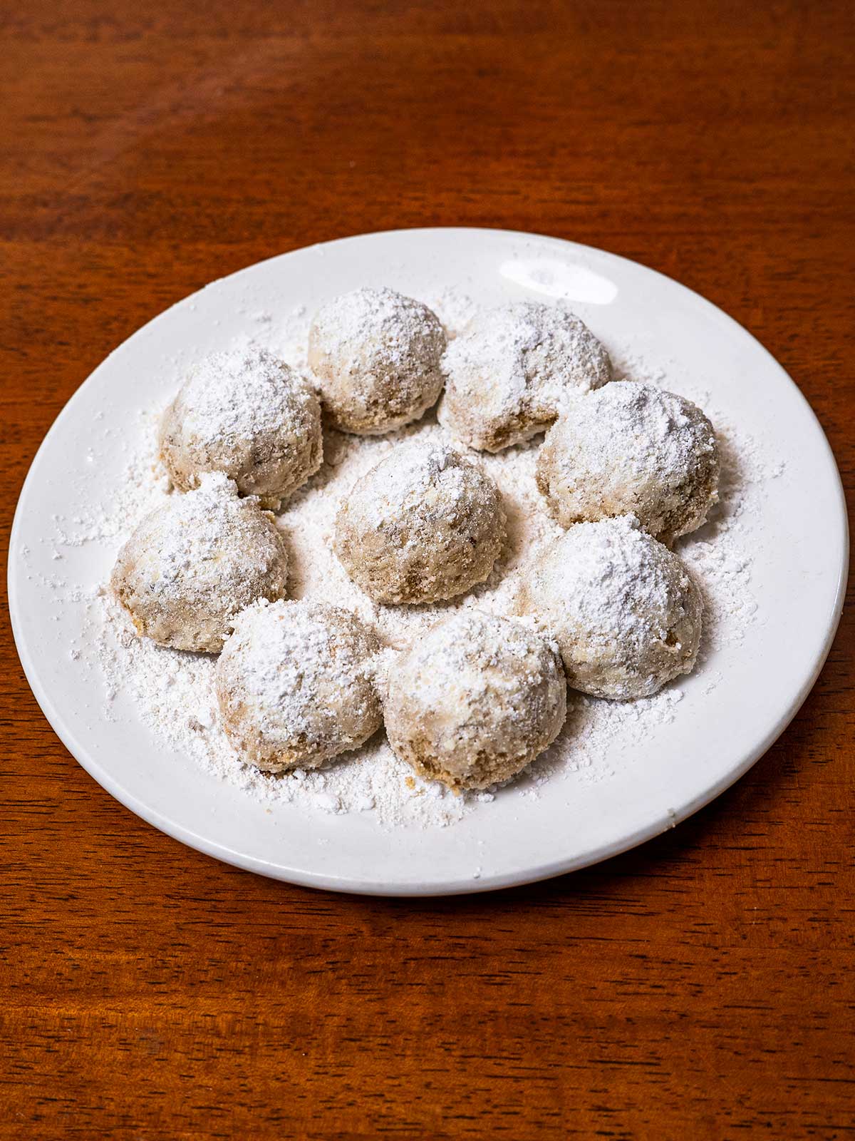 Almond flour wedding cookies &ndash; high-protein cottage cheese dessert with protein powder