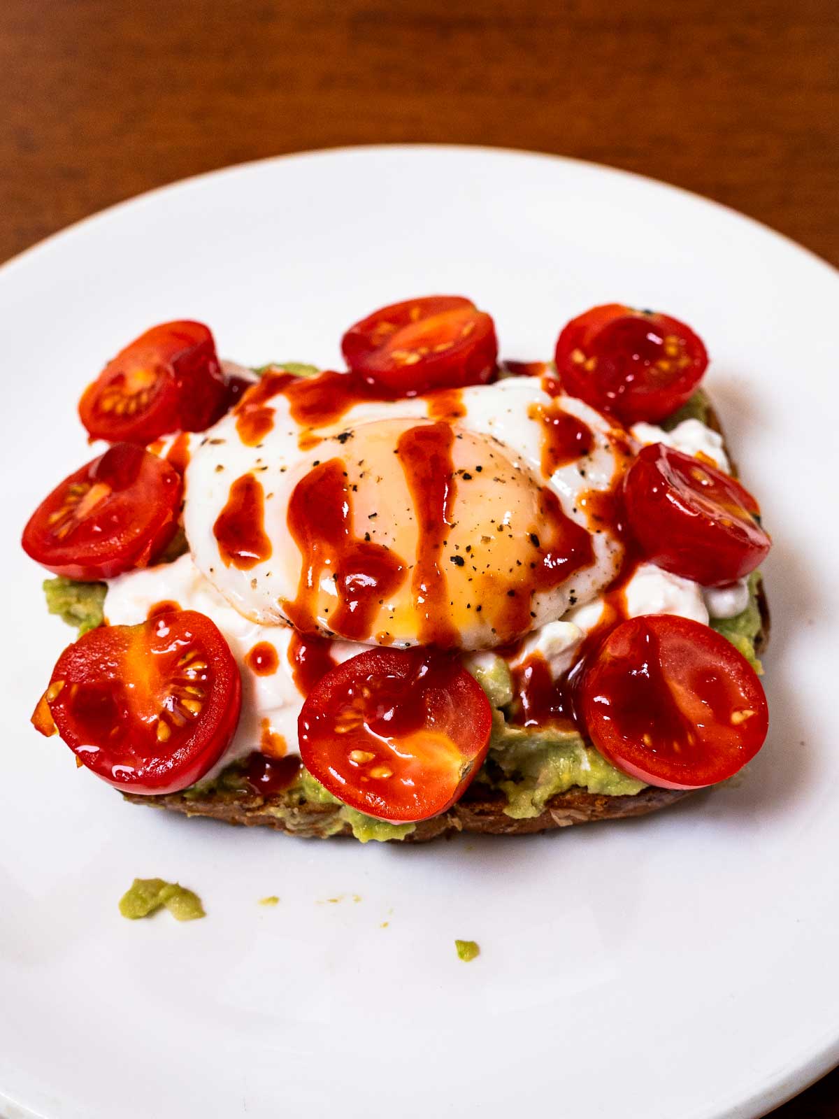 Avocado toast recipe &ndash; high-protein avocado toast on whole wheat bread with eggs and seasoning