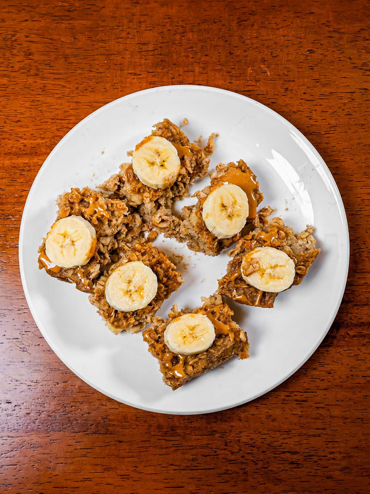 Baked peanut butter banana oatmeal &ndash; high-protein breakfast recipe with oats and bananas