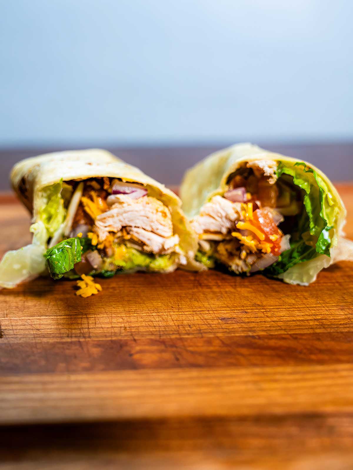 Chicken avocado wrap meal prep &ndash; high-protein lunch with baked chicken and fresh avocado