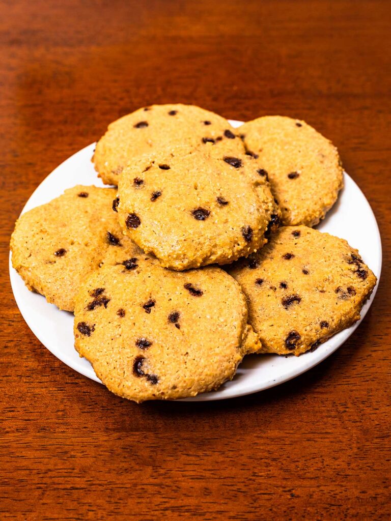 High-protein chocolate chip cookies &ndash; soft baked cookie recipe with protein powder