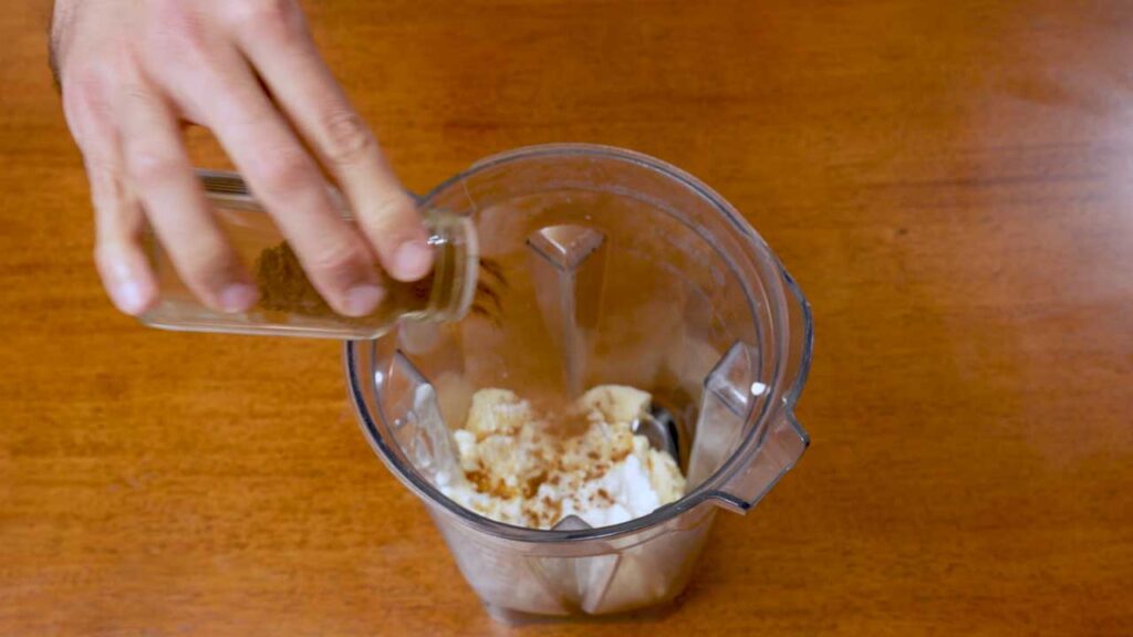 Cottage cheese banana pudding close-up – creamy high-protein dessert with banana slices and vanilla wafers