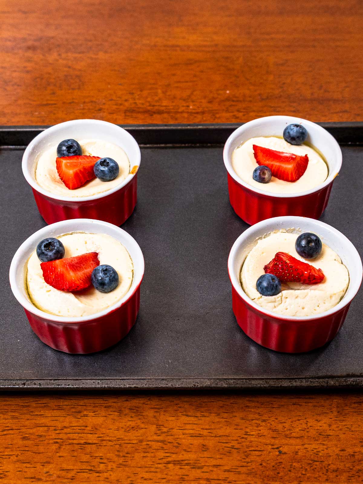 High-protein cottage cheese mini cheesecakes &ndash; creamy dessert in glass jars with berry topping