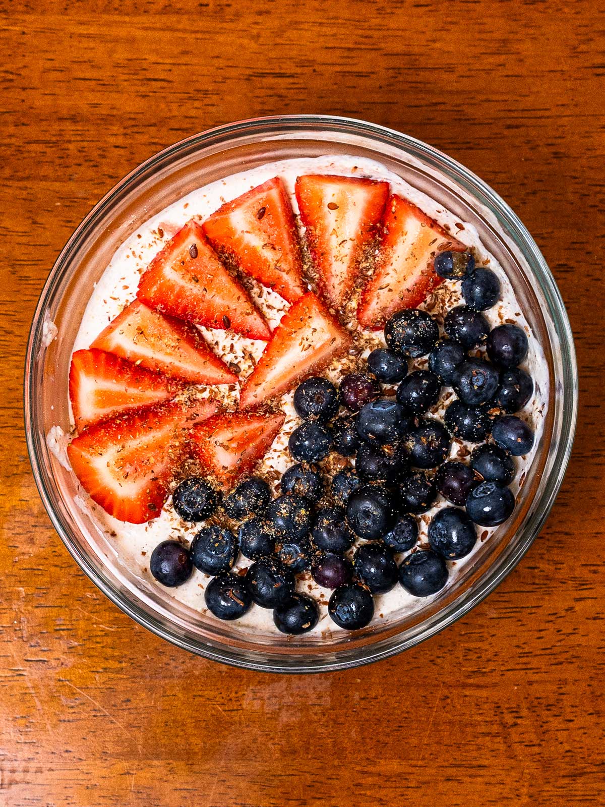 Cottage cheese overnight oats &ndash; high-protein breakfast in a jar with Greek yogurt