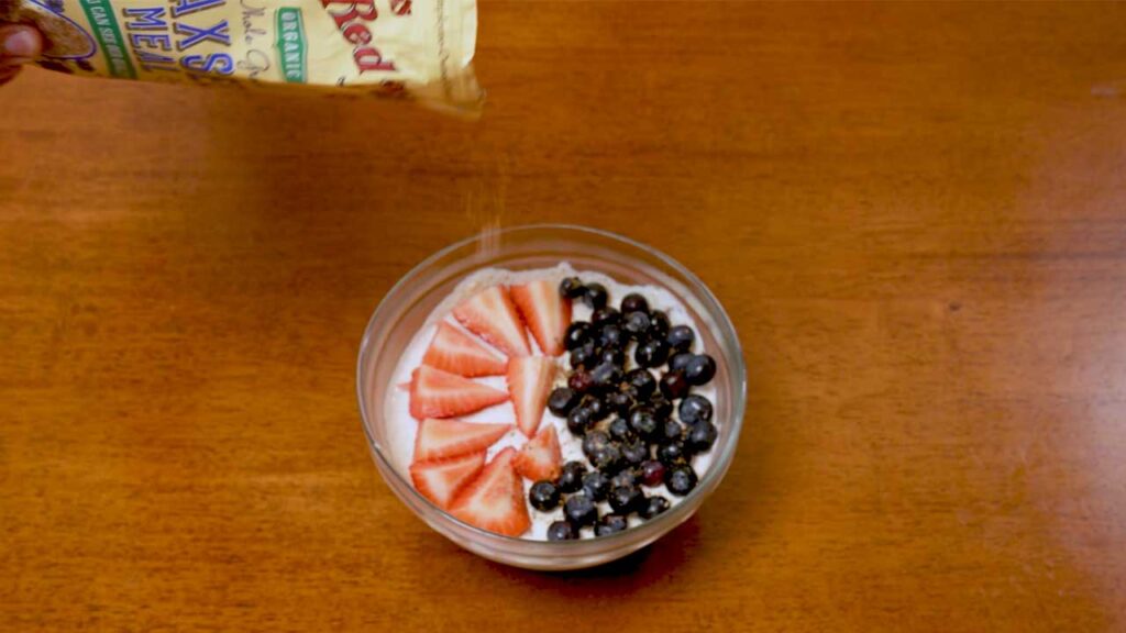 Cottage cheese overnight oats spoon scoop – high-protein creamy breakfast with visible texture