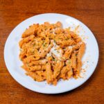 Easy tomato pasta with fresh tomatoes and herbs &ndash; quick high-protein dinner recipe