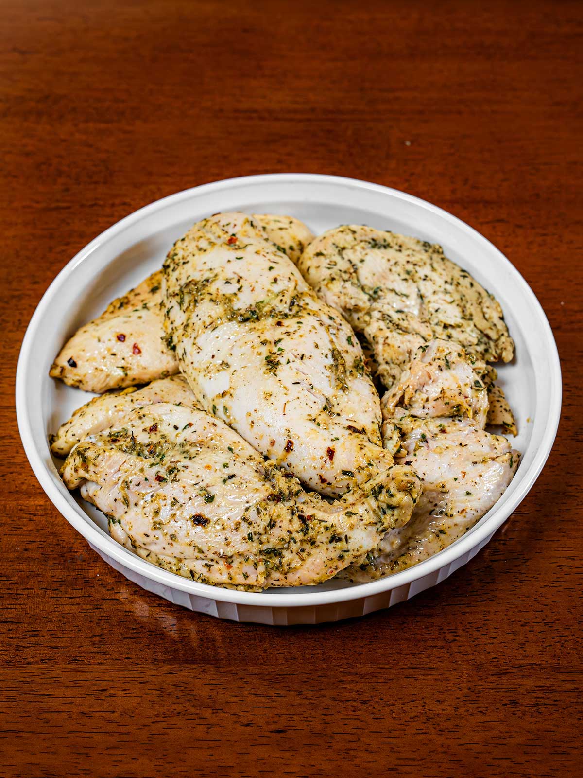 Italian herb chicken &ndash; high-protein dinner with garlic, rosemary, and roasted vegetables