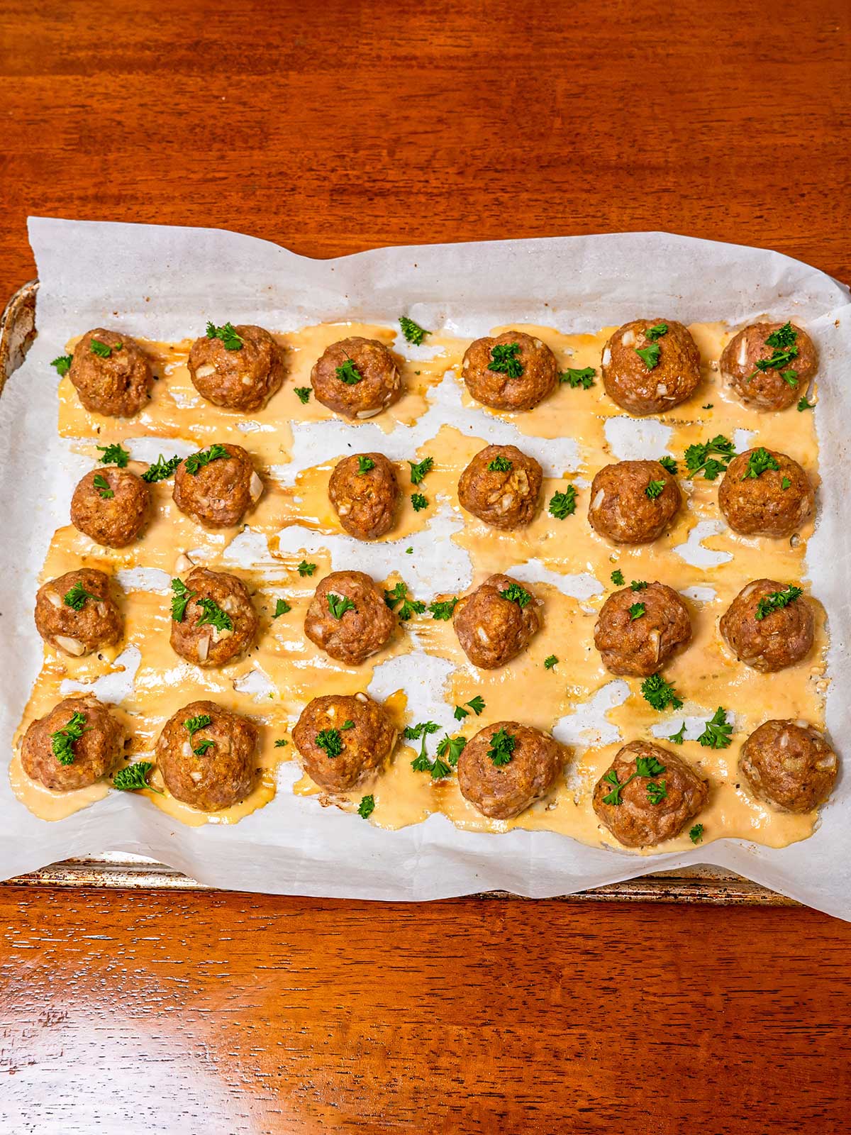 Keto turkey meatballs &ndash; high-protein low-carb dinner recipe with parmesan crust