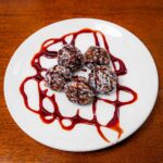 No-bake almond butter date balls &ndash; high-protein healthy energy snack with natural ingredients