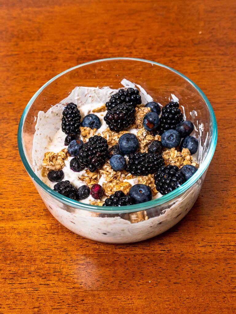 Protein yogurt bowl recipe &ndash; high-protein breakfast with Greek yogurt, granola, and fresh berries