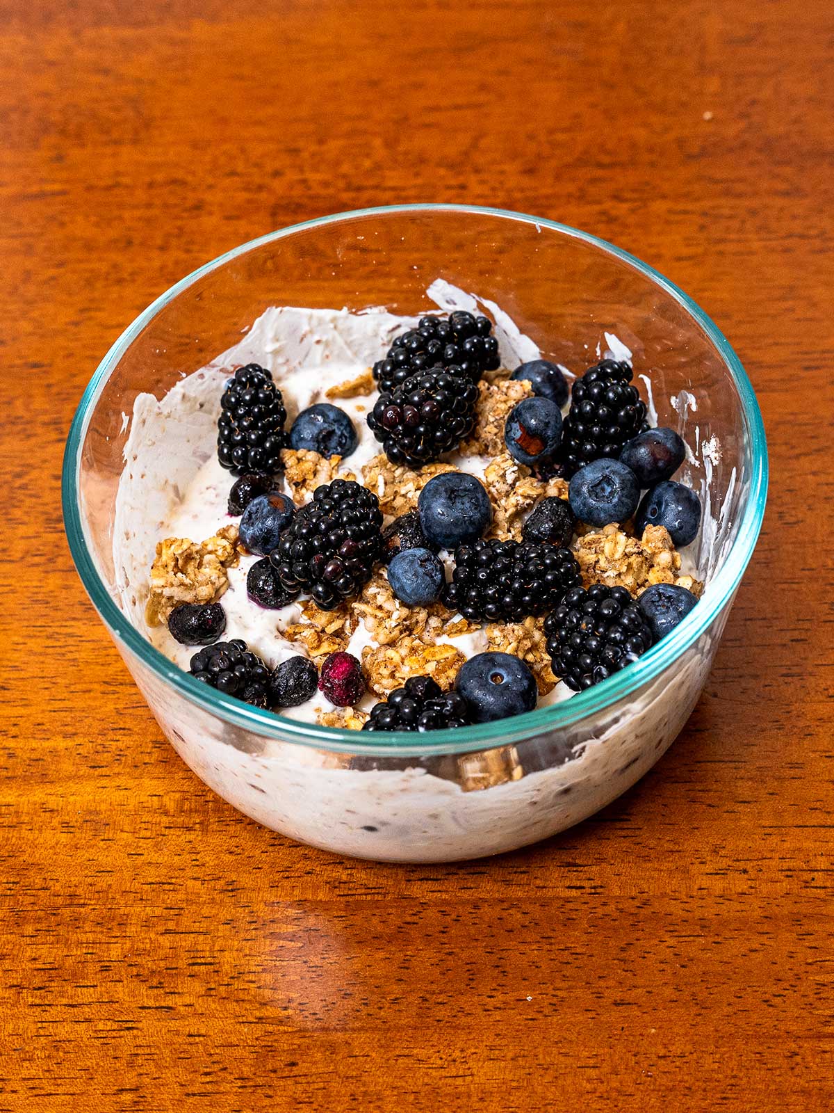 Protein yogurt bowl recipe &ndash; high-protein breakfast with Greek yogurt, granola, and fresh berries