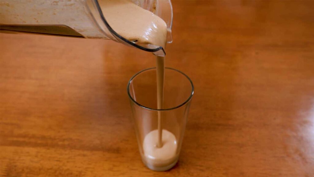 How to make tiramisu protein shake &ndash; step: blending coffee with Greek yogurt and protein powder