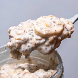 Banana cream protein overnight oats recipe card – high-protein breakfast from Flexible Feasts