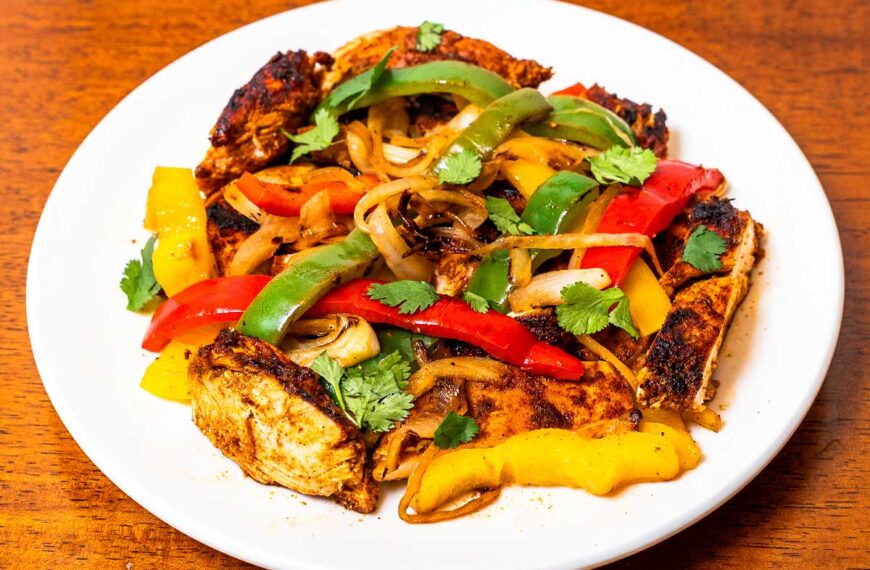 Chicken fajitas hero shot &ndash; high-protein sizzling chicken and peppers with tortillas