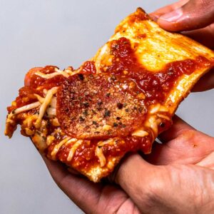 Cottage cheese flatbread pizza recipe card &ndash; high-protein pizza from Flexible Feasts