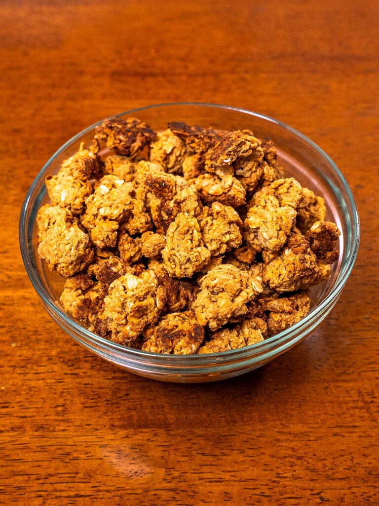 Protein granola hero shot &ndash; high-protein breakfast cereal with clusters and oats