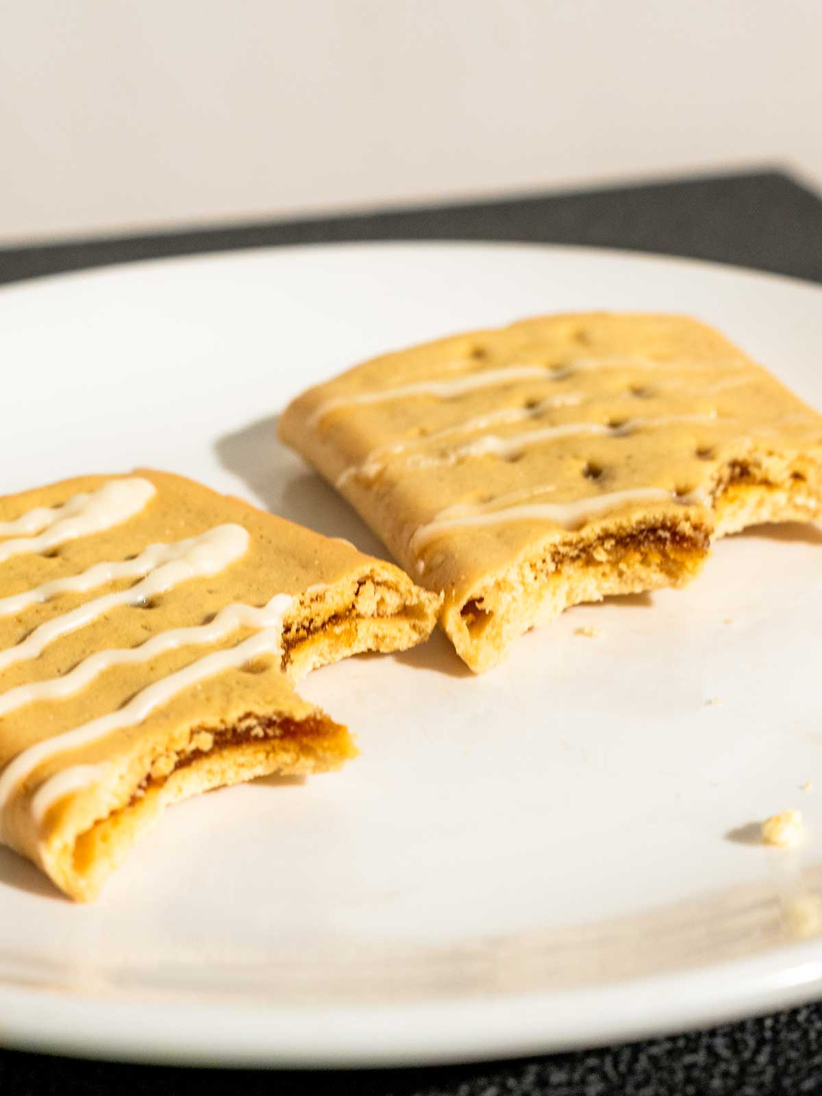 Magic Spoon Protein Pastries plated shot with both flavors