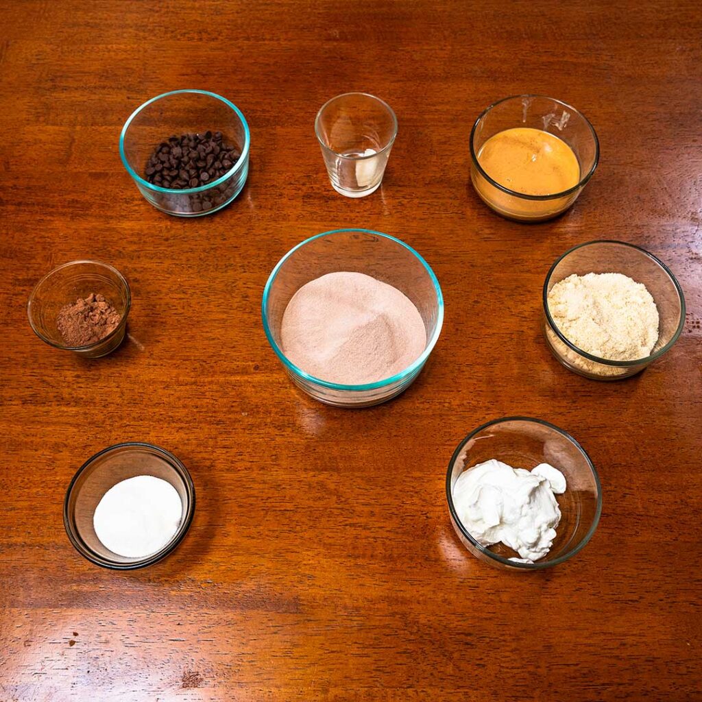 No bake chocolate protein bars ingredients &ndash; cocoa powder, protein powder, oats for no bake bars