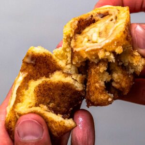 Protein cinnamon rolls card &ndash; high-protein breakfast recipe with cream cheese glaze