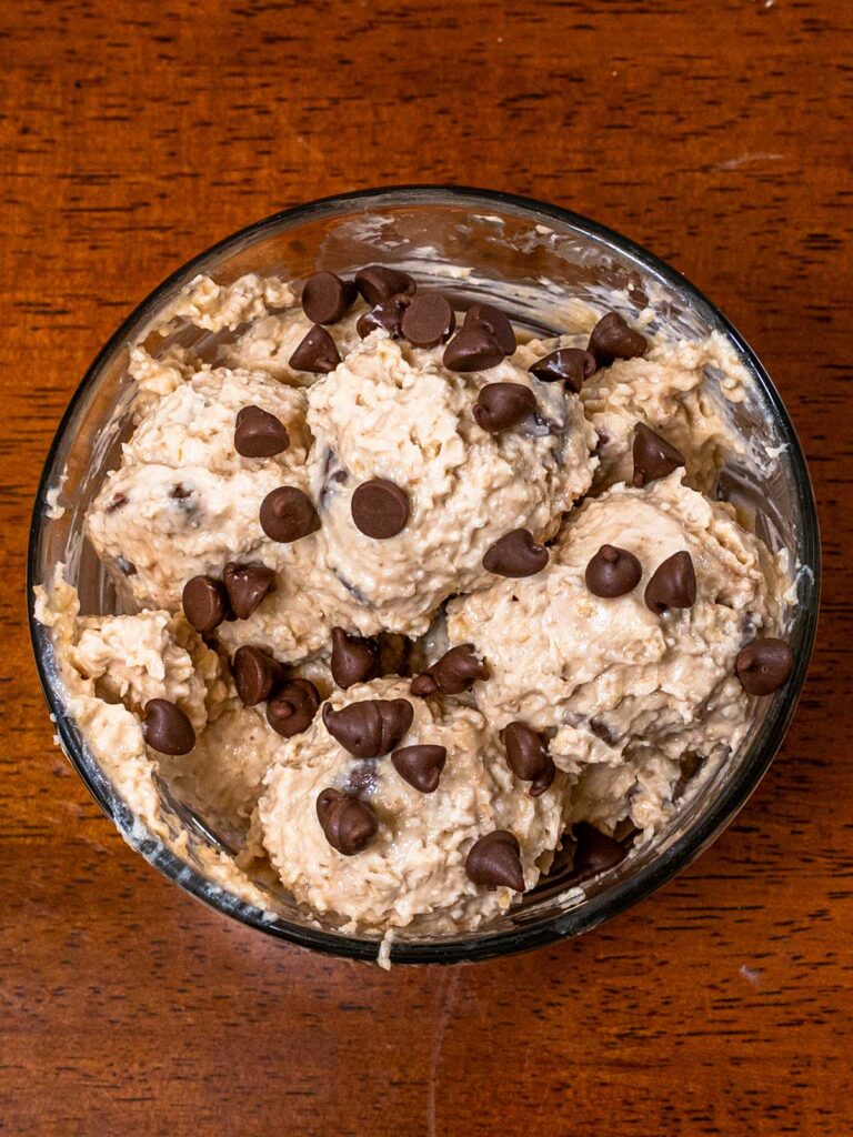 Protein cookie dough &ndash; high-protein no-bake snack in a glass bowl