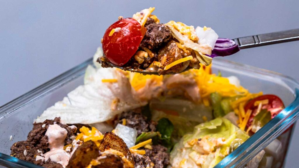 Big Mac protein bowls &ndash; easy high-protein meal with burger-inspired toppings