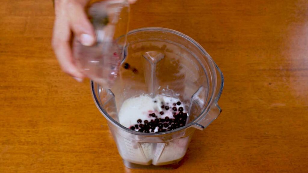 Blueberry chia seed protein pudding – creamy high-protein breakfast with chia seeds