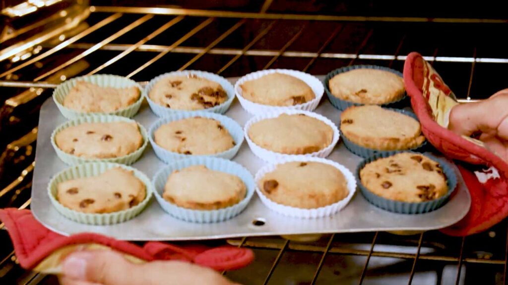 Greek yogurt muffins &ndash; quick high-protein breakfast muffins with Greek yogurt