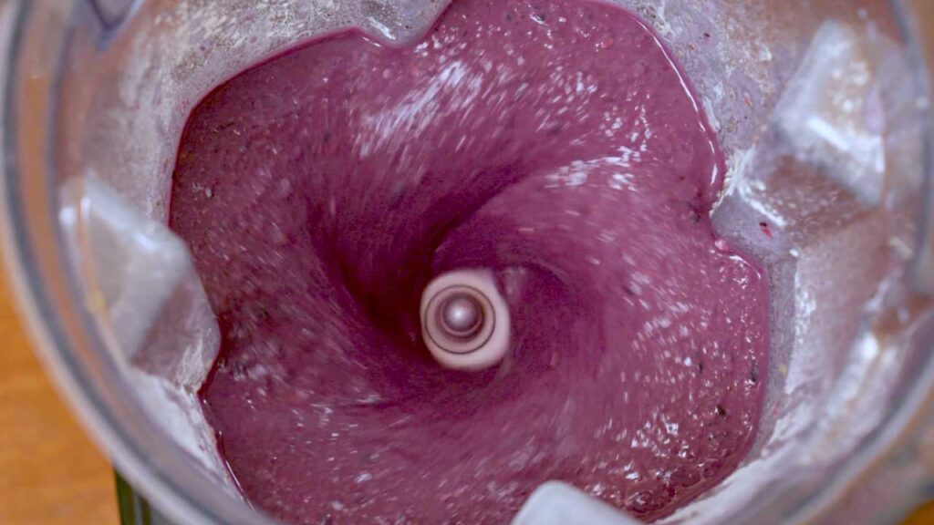 Making a mixed berry protein smoothie – quick high-protein recipe process photo