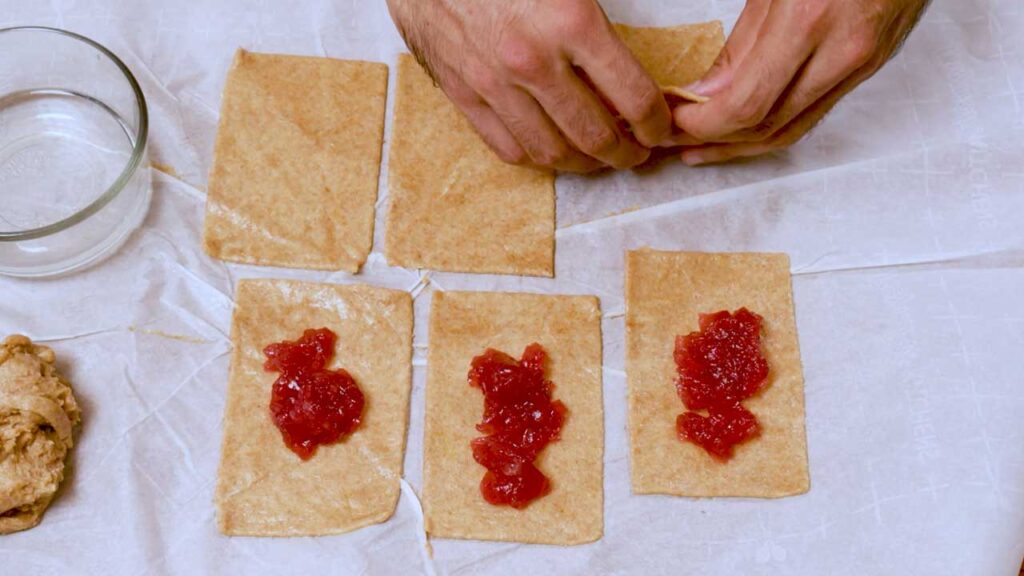 Protein strawberry poptarts &ndash; quick high-protein breakfast bake with strawberry glaze