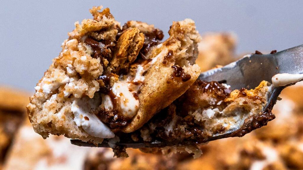 S'mores protein pancakes &ndash; fluffy high-protein breakfast with chocolate and marshmallow flavor
