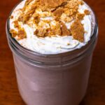 Strawberry cheesecake protein smoothie recipe &ndash; high-protein smoothie with strawberry and cheesecake flavor