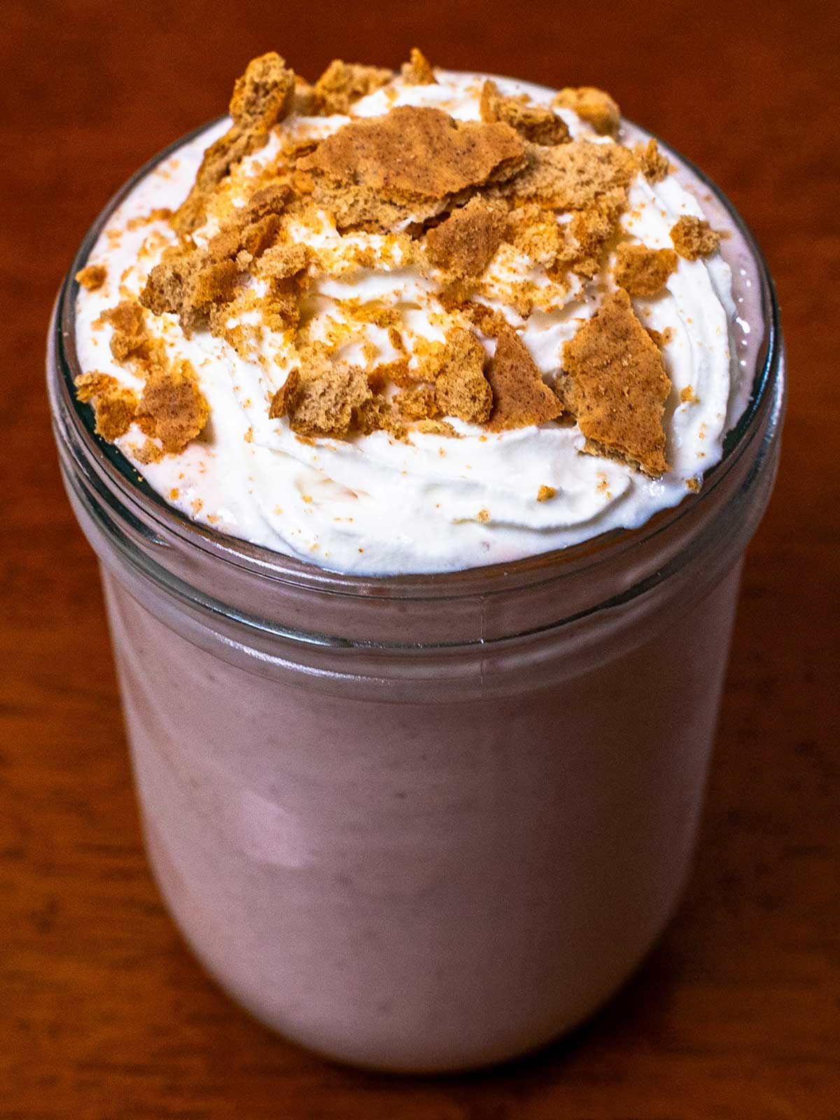 Strawberry cheesecake protein smoothie recipe &ndash; high-protein smoothie with strawberry and cheesecake flavor