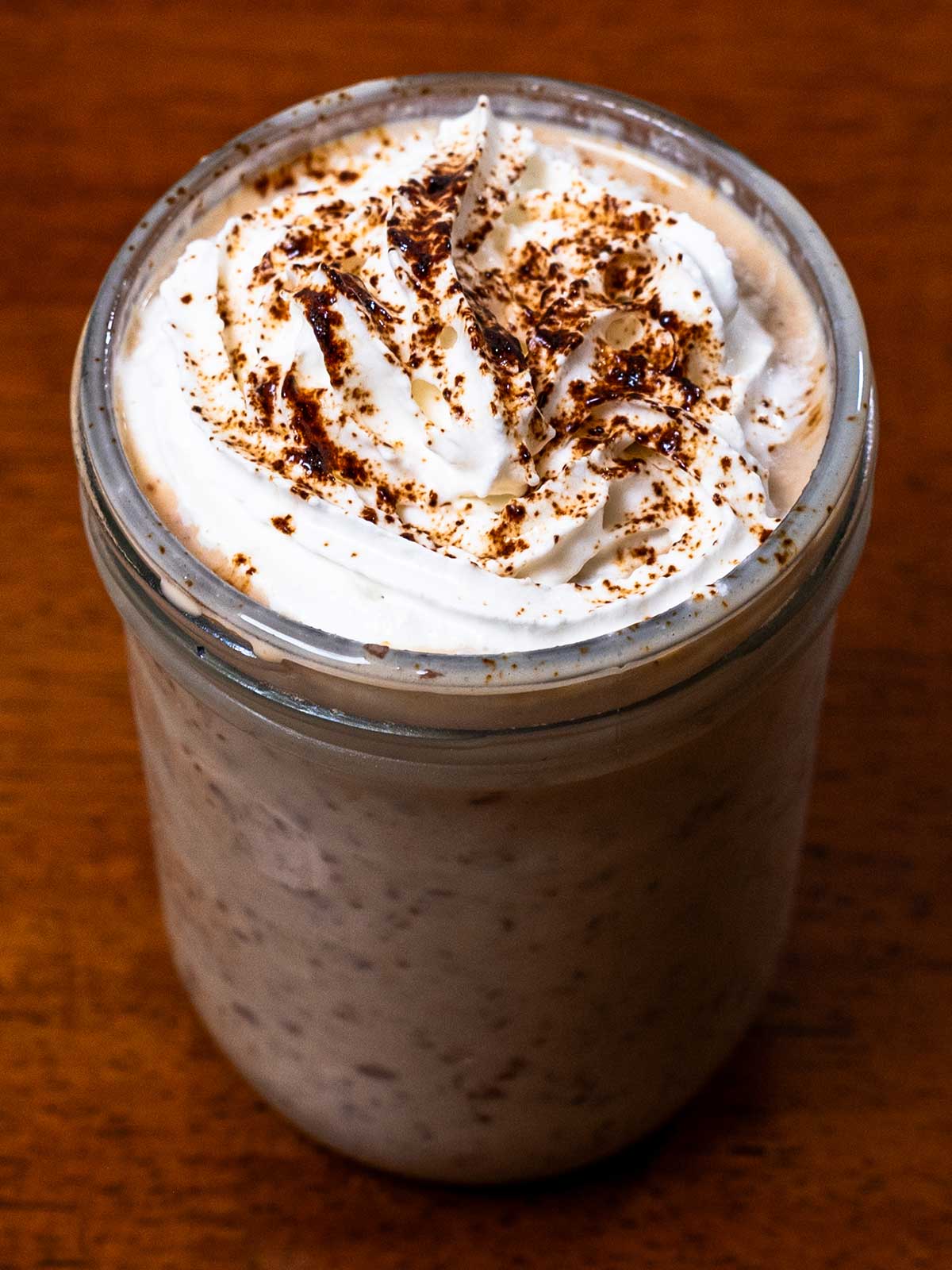 Vanilla latte protein overnight oats recipe &ndash; high-protein breakfast with coffee and vanilla flavor