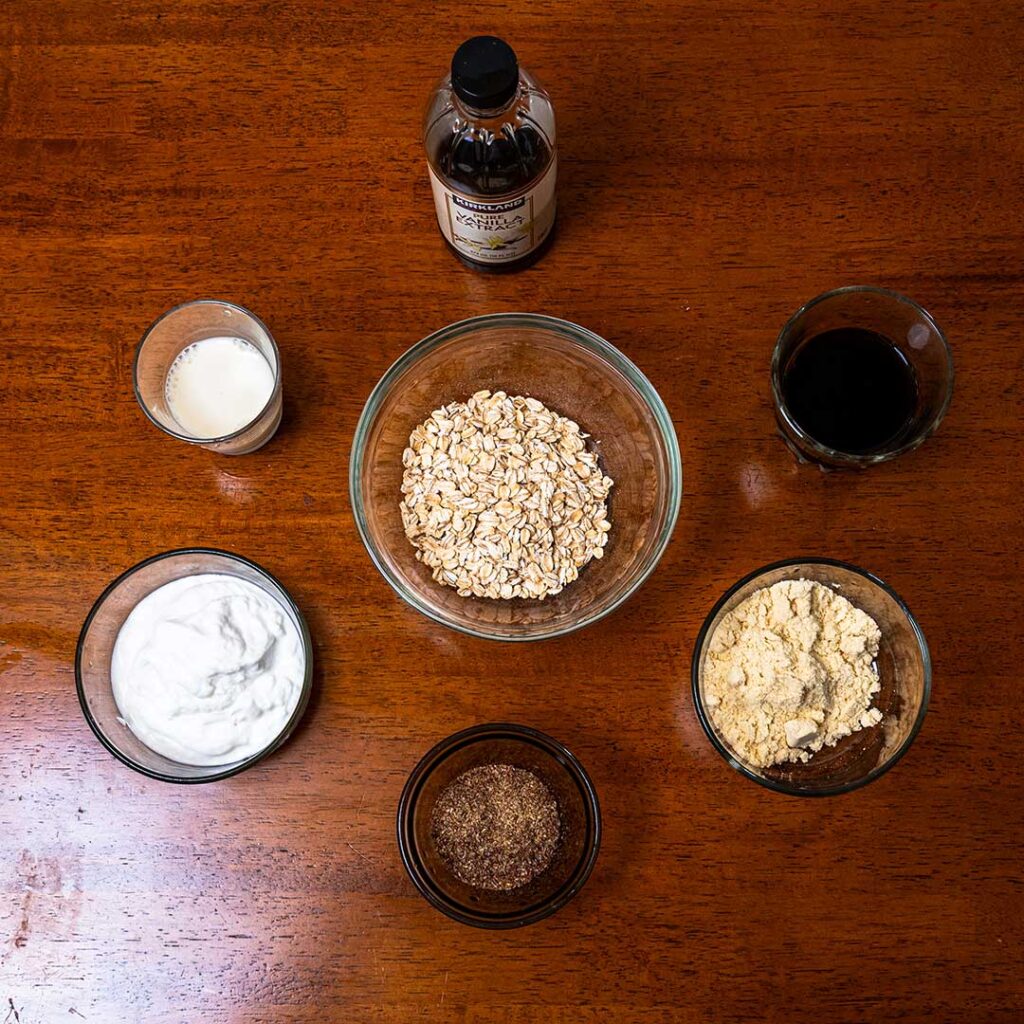 Vanilla latte protein overnight oats ingredients – oats, protein powder, and coffee for a high-protein recipe