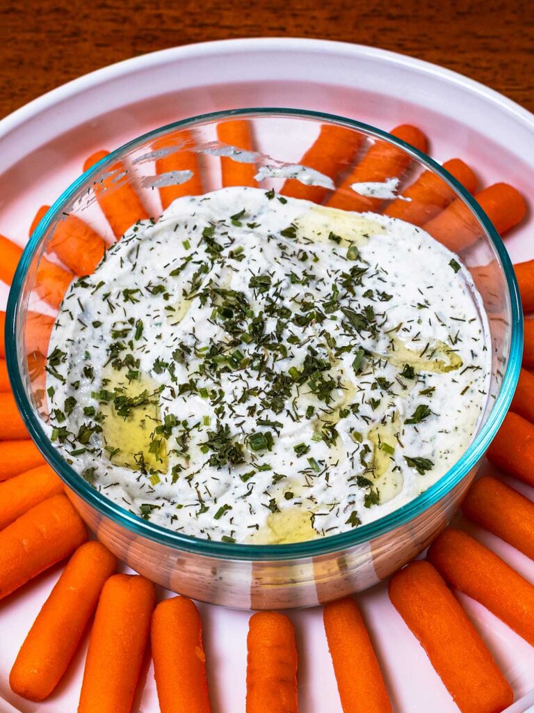 Cottage cheese garlic and herb dip recipe &ndash; high-protein whipped appetizer with fresh herbs