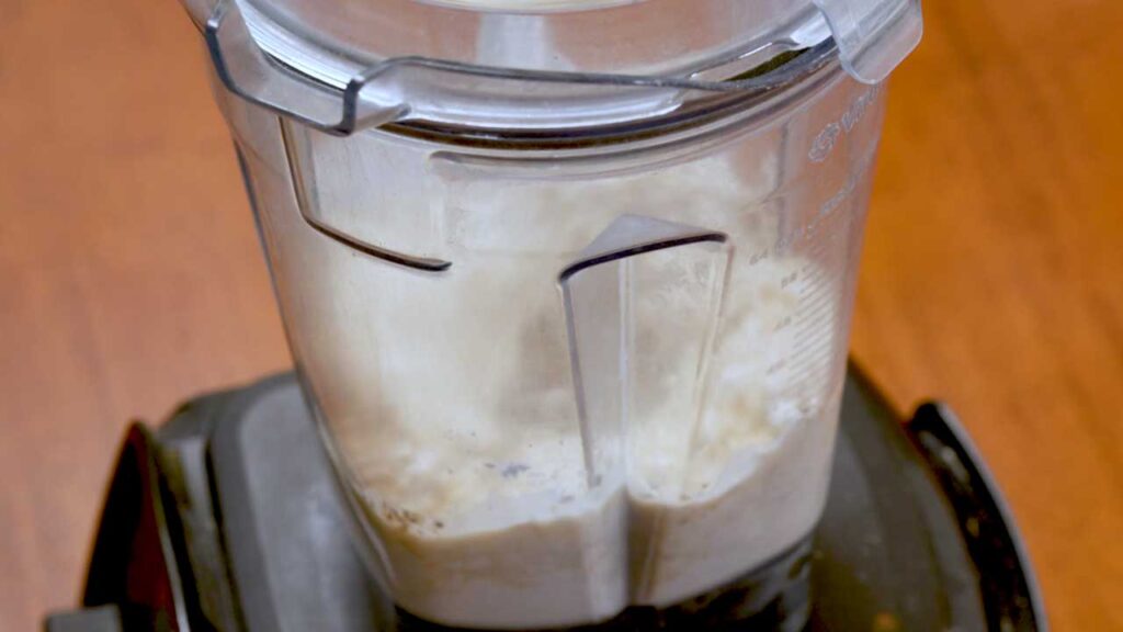 Blending the cottage cheese sauce for a high-protein chicken alfredo pasta recipe